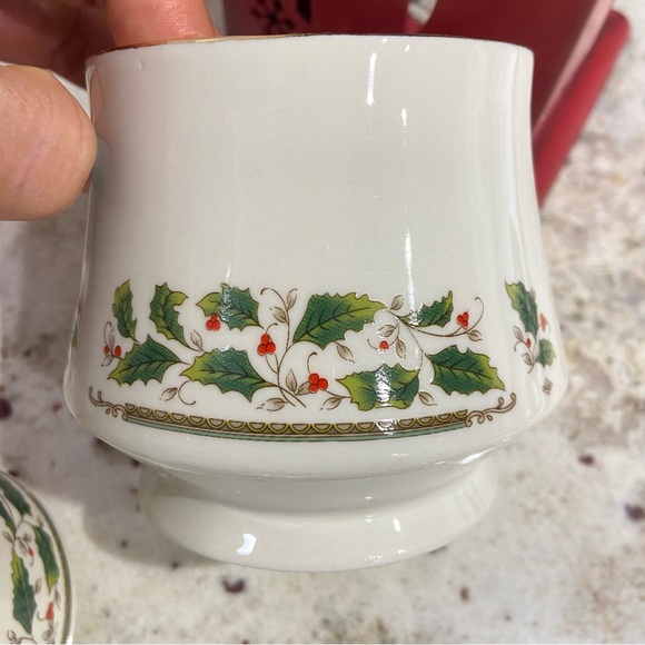 Royal Limited Holly Holiday Creamer & Lidded Sugar Bowl Vintage Set - Picture 6 of 10